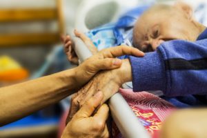 Le Nursing Touch, un soin inclusif en milieu hospitalier